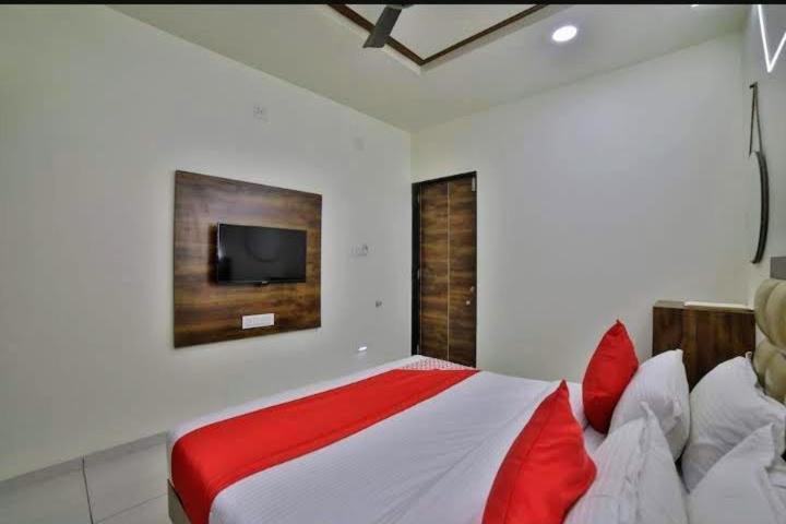 Hotel Kailash Virpur Bagian luar foto