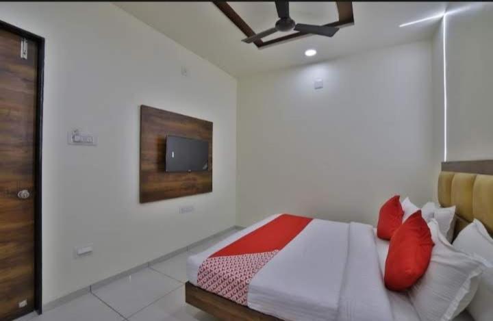 Hotel Kailash Virpur Bagian luar foto